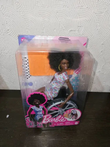 Barbie fashionista cadeirante
