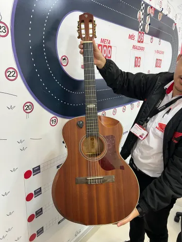 Violão strinberg
