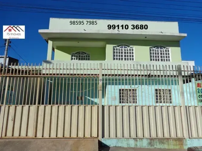 QR 515 Ótimo Sobrado com 2ª LAJE com 3 Casas com 2 Quartos Mais 1 Terraço em Samambaia Sul