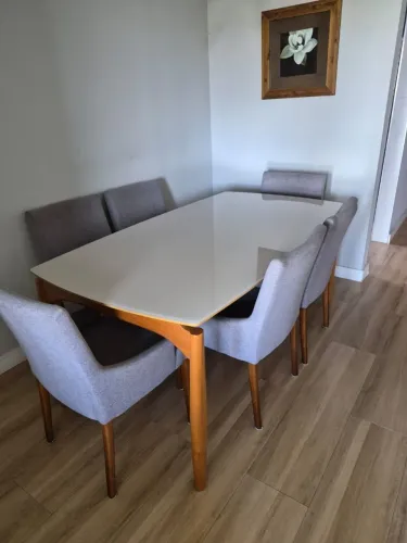 Mesa madeira com 6 cadeiras