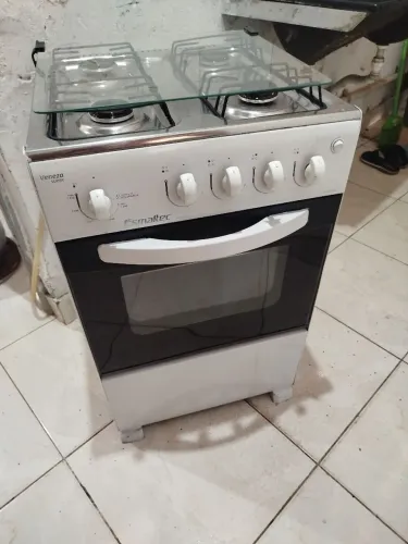 Um fogão usado ele e manual