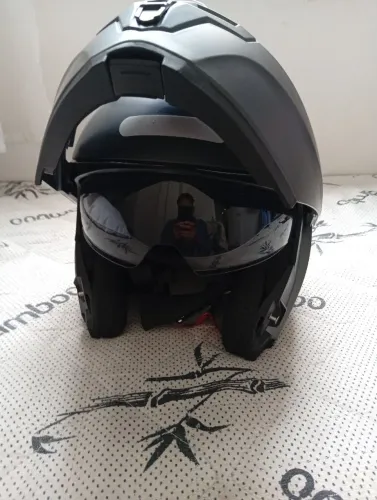 Capacete semi novo, apenas 2 meses de uso ,Robocop, Race Tech tamanho 60.