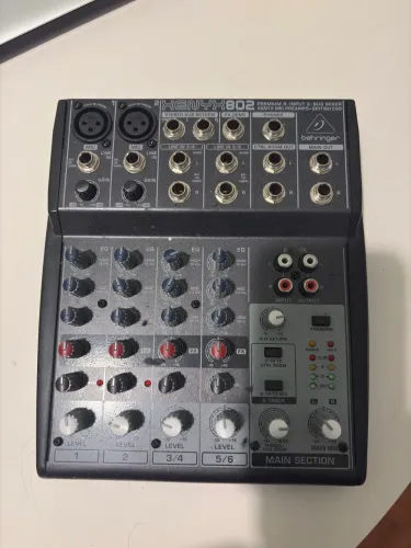 console behringer 802 xenyx (mesa de som)