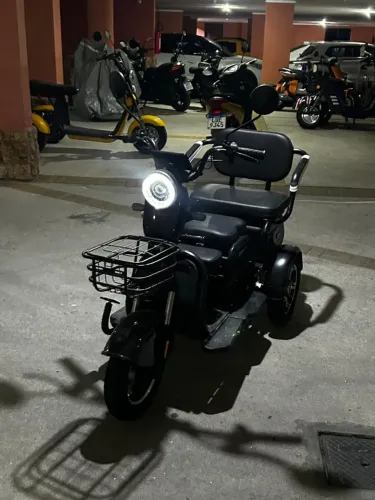 Triciclo elétrico 