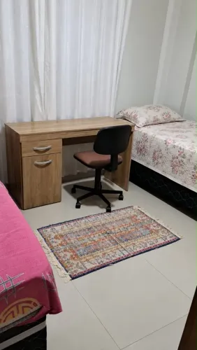 VENDO ESCRIVANINHA + CADEIRA