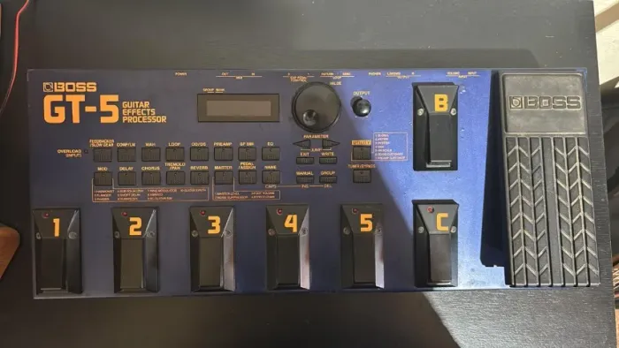 Pedaleira BOSS GT-5 - Guitarra (Ótimo estado)