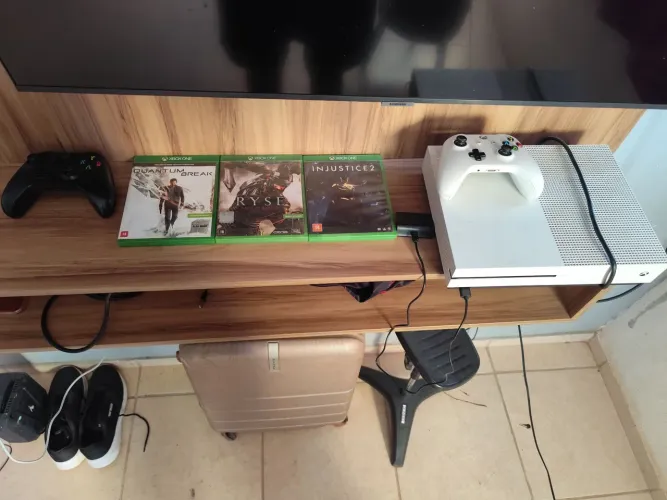 Xbox one s 1 tera, vendo ou troco em ps4