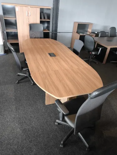 Mesa de Reunião de Escritório com Caixa de Tomada - 0,76x2,40x1,20cm - OFERTA!!