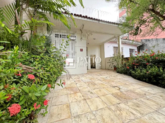 UMARIZAL. Casa 3 quartos | 2 suítes | 462m2 | Localização Premium.