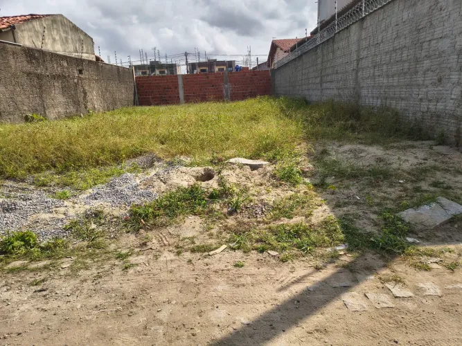 Vendo Terreno a menos de 100 m da primeira rotatória