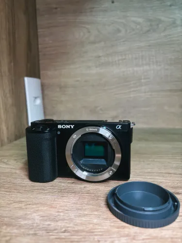 Câmera Sony ZV-E10 Corpo + Nota Fiscal + Cage Smallrig + Tela com película