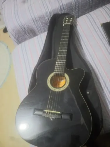 Vendo violão de nylon 6 cordas gianini eletroacustico com capa