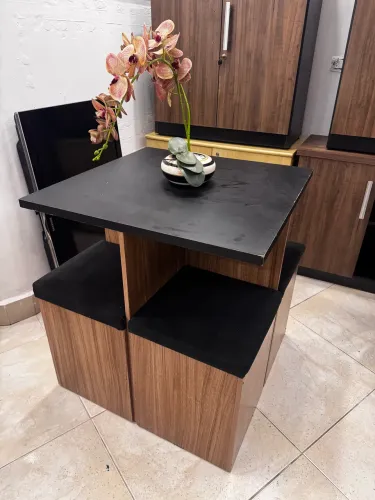 Conjunto Mesa + Banquetas Baú
