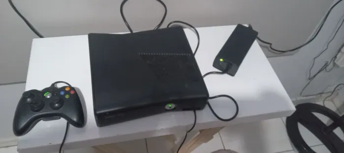 Xbox360 slim desbloqueado com dois controles mais de 90 jogos 