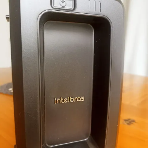 Nobreak Intelbras 600VA semi novo com bateria nova 