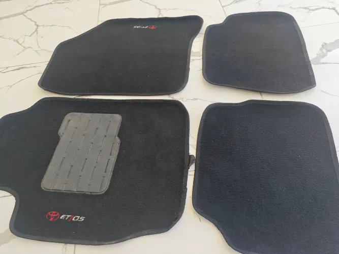 Kit tapetes Etios carpetes