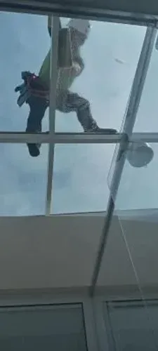 limpeza de fachadas e vidros