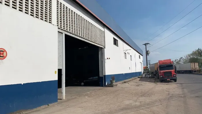 VENDE - SE GALPÃO Medindo 4000 m2 AV ABIURANA D INDUSTRIAL MANAUS!