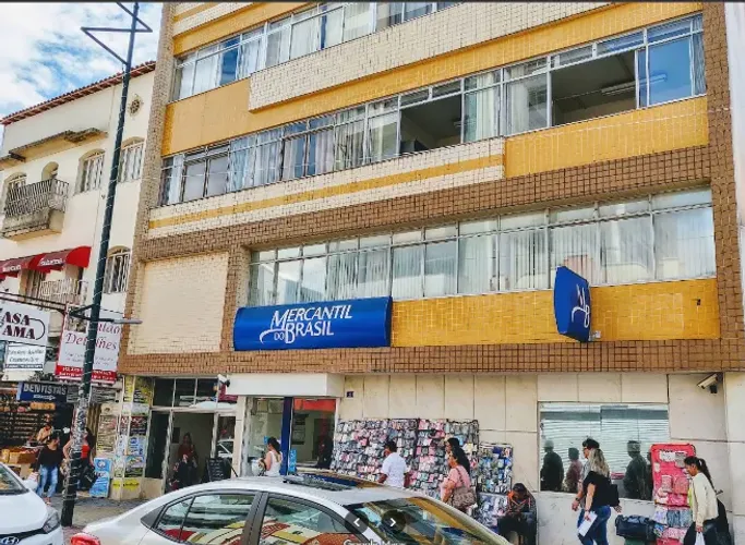 Lojas no Edifício do Banco Mercantil - Rua 15