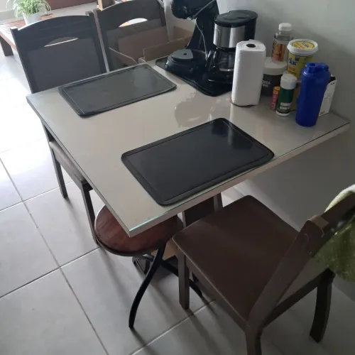 Mesa com Tampo de Vidro C/ (3 cadeiras)