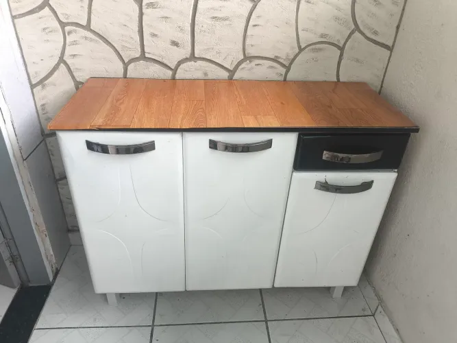 Vendo armário de metal usado dependendo do local entrego!