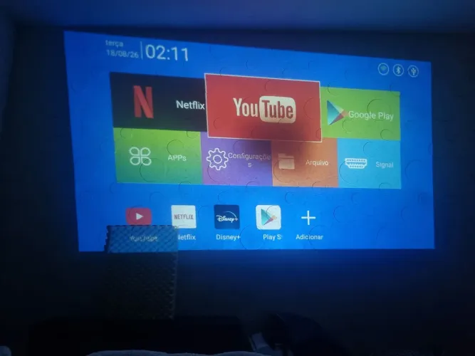 Vendo 1 projetor fuuncionando perfeitamente esmart 4k muito bom aceito cartao de credito