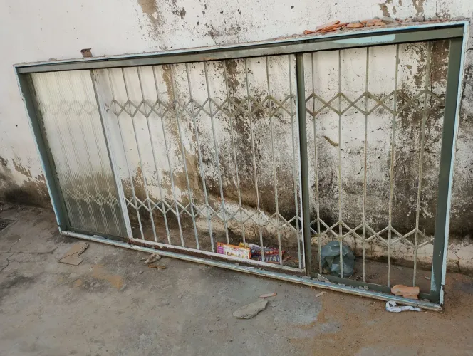Vendo janelão 2,50 x 1x20 estão usadas mais estão boas 300 reais cada . Interesse 9920496