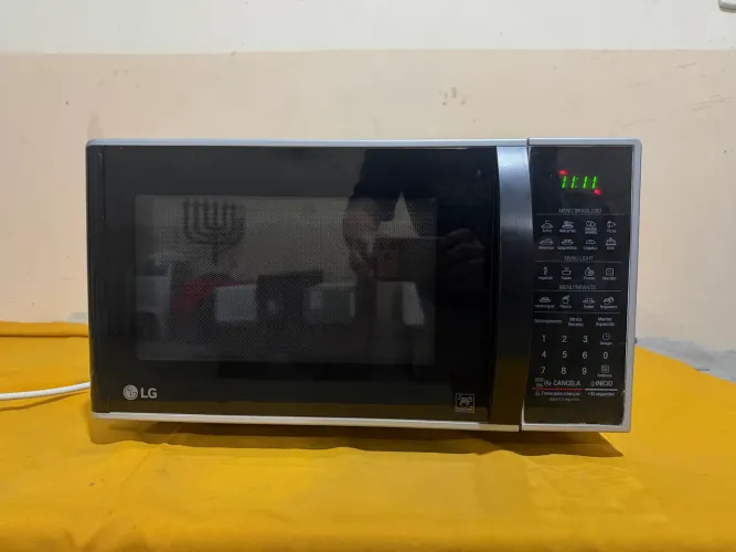 Microondas LG moderno 30 litros! 