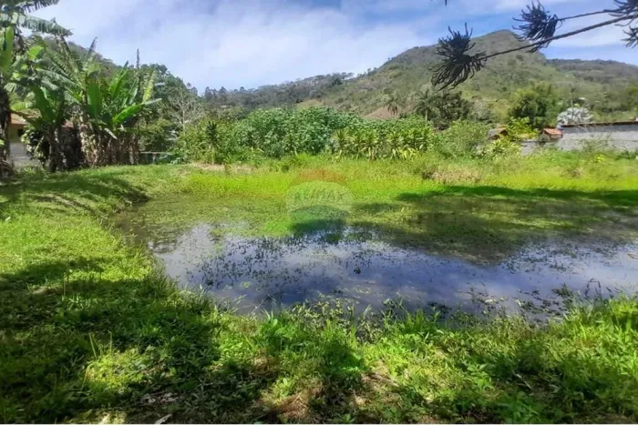 Vendo chácara com 7.150 m² Pura Natureza.