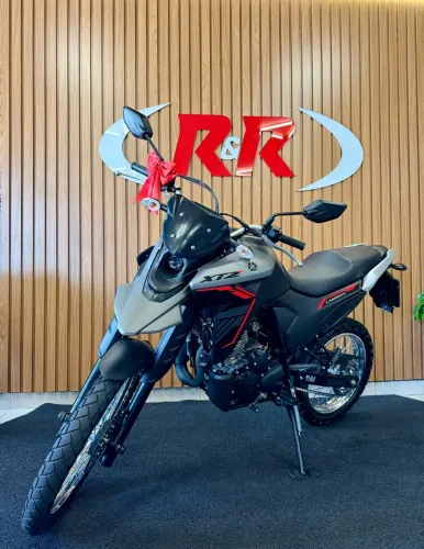Lander 250 Com 3,900 km