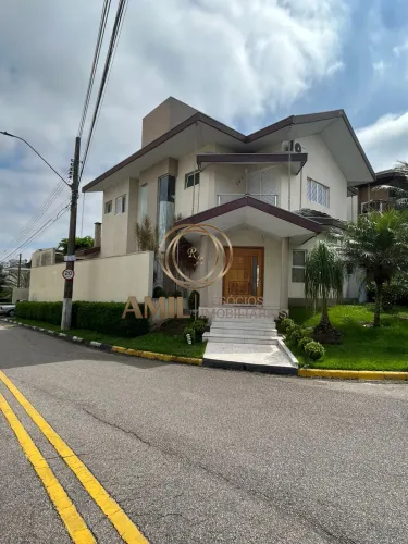 Venda de Casa 230m² em Condomínio Fechado Villa Branca - 3 Suítes - Jacareí-SP
