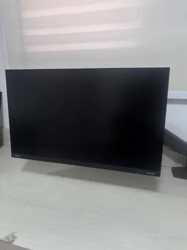 Monitor Samsung Odissey G30 24" 144Hz + Suporte articulado de mesa F80n com pistão a gás