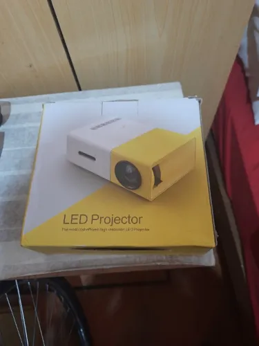 MINI PROJETOR LED