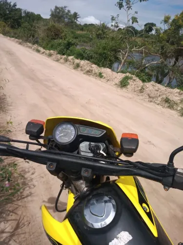 Moto extra, bateria na garantia,pneus novos, pronta para transferir