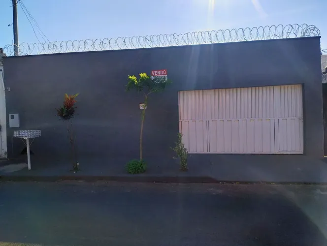 Canaã - Casa, 188 MTS área construída. Terreno 250 MTS.