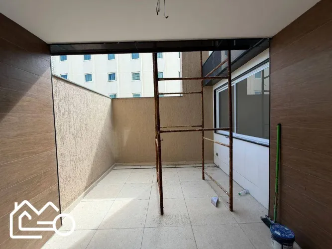 Apartamento 2 quartos (1 suíte), área externa, prédio frente mar, apto lateral, lazer comp