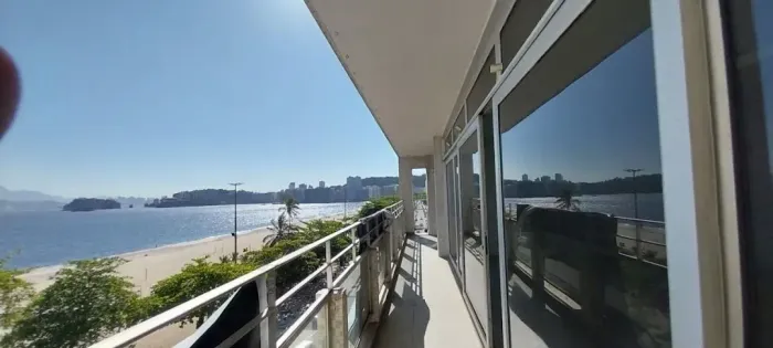BS Imobiliária vende: Apartamento totalmente reformado com 4 quartos, 3 suítes e 1 vaga de