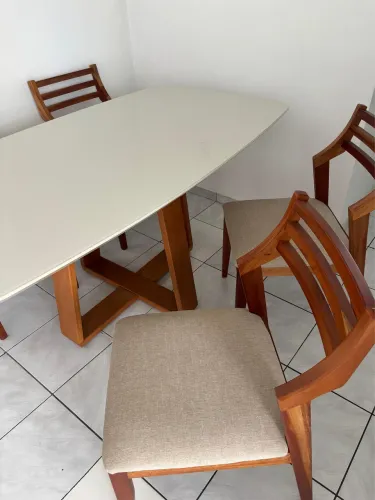 Vendo Mesa com cadeiras