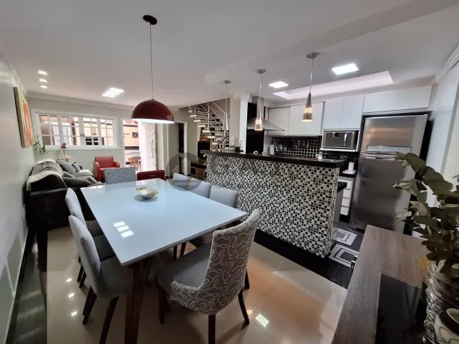 Casa de 4 quartos à venda em Sorocaba-SP, no bairro Altos do Trujillo, com 150m² e 2 suíte