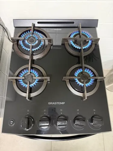 Fogão 4 bocas Brastemp Preto/mesa de vidro