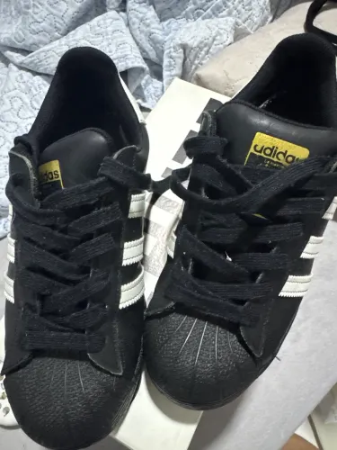 Tênis adidas