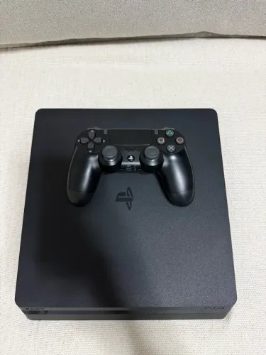 PS4 1tb com caixa e 3 jogos