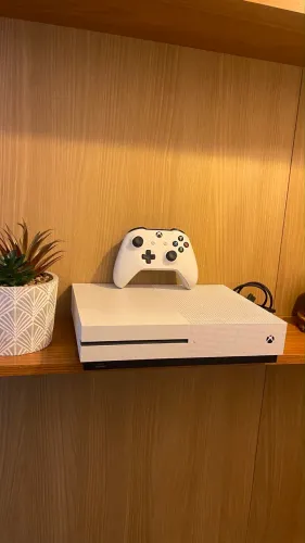 Xbox One S 1TB + Controle Original - Funcionando Perfeitamente!