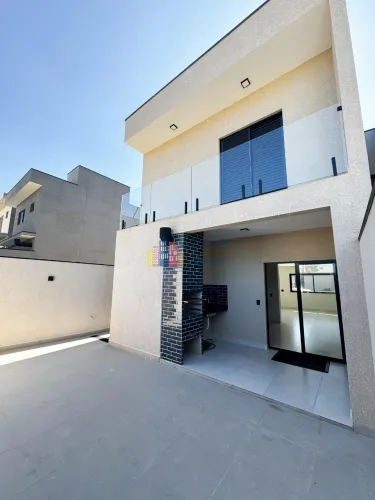Casa em Condomínio de Luxo em Araçariguama-SP: 3 quartos, 1 suíte, 2 salas, 3 banheiros, 3
