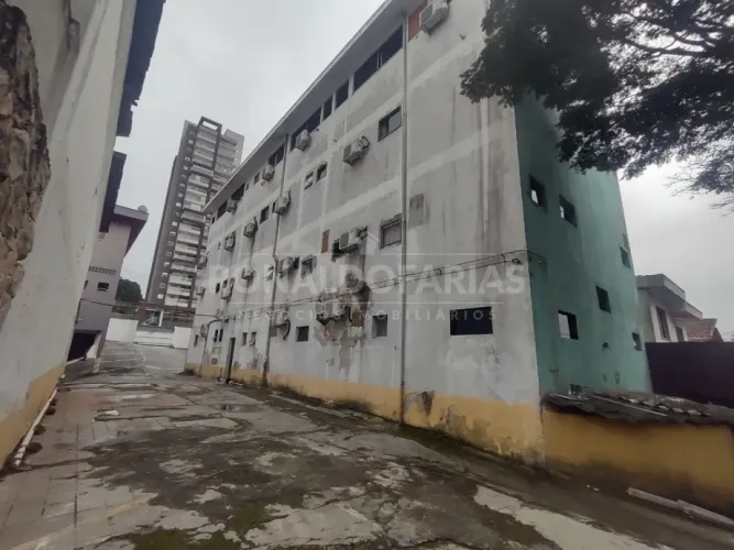 Prédio Comercial com 40 Dormitórios (Hotel) à Venda em Avenida Interlagos.