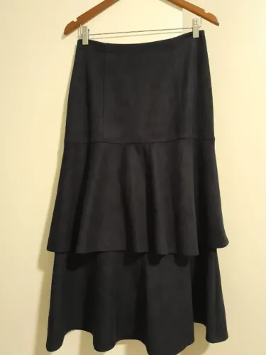 Saia Chique . Toda em Camadas elegante - Material: veludo