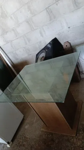 Mesa e esmalteiro