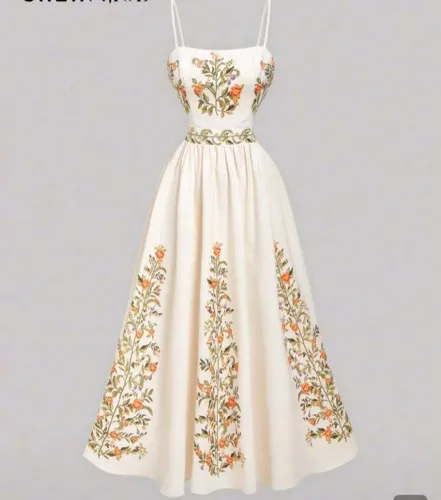 Vestido com detalhes florais