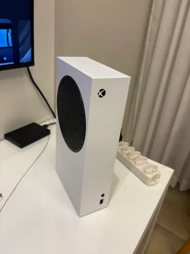 Xbox Series S pouco usado + Até 3 controles originais