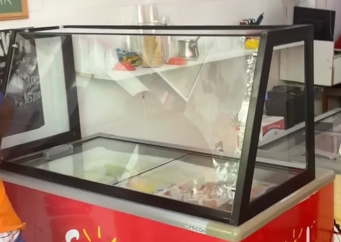 Proteção para freezer sorveteria